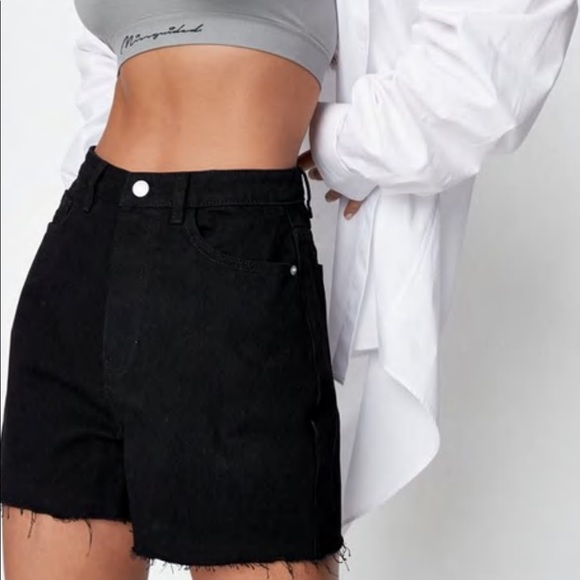 Missguided recycled black raw hem denim shorts - Picture 2 of 4